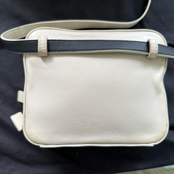 USED SAINT LAURENT
Lambskin Matelasse Vicky Monogram Belt Bag Crema Soft - Picture 5 of 8
